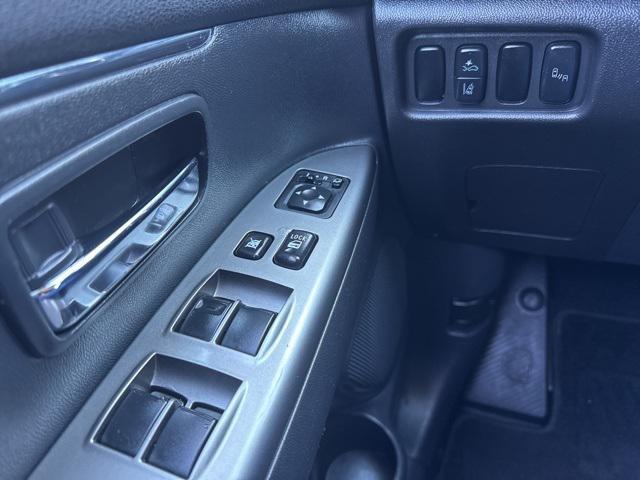 Photo of 2020 Pearl White Mitsubishi Outlander Sport