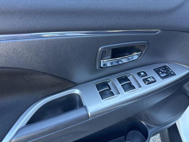 Photo of 2020 Pearl White Mitsubishi Outlander Sport