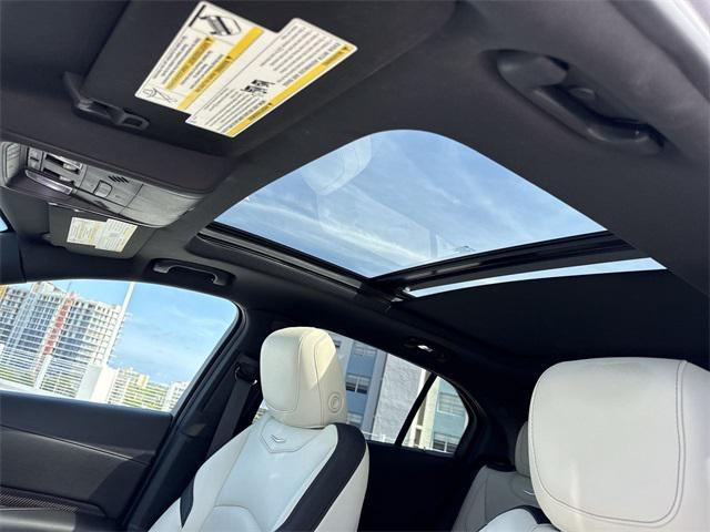 Photo of 2019 Twilight Blue Metallic Cadillac XT4