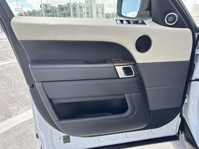 Photo of 2019 Fuji White Land Rover Range Rover Sport