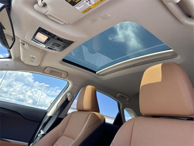 Photo of 2021 Eminent White Pearl Lexus NX 300