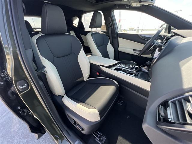 Photo of 2024 Nori Green Pearl Lexus NX 250