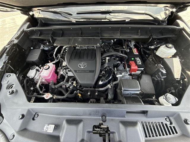 Photo of 2023 Midnight Black Metallic Toyota Highlander