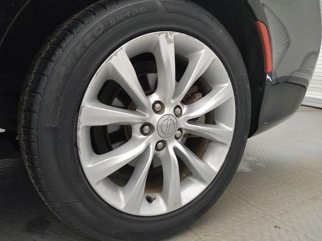 Photo of 2015 Black Chrysler 200