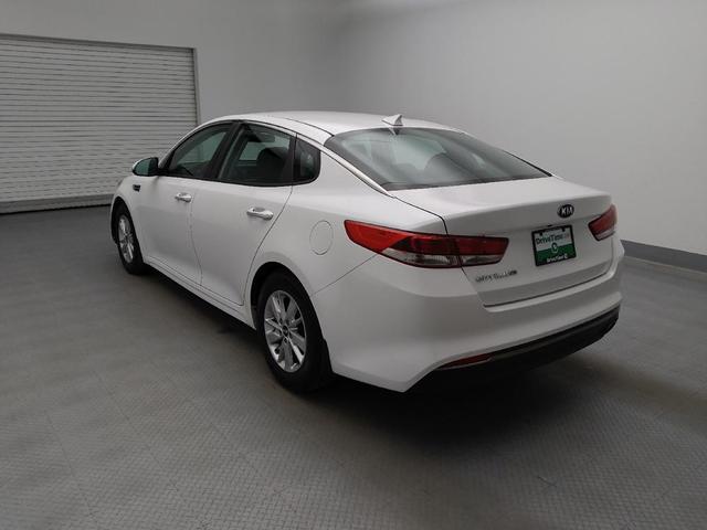 Photo of 2016 Snow White Pearl Kia Optima