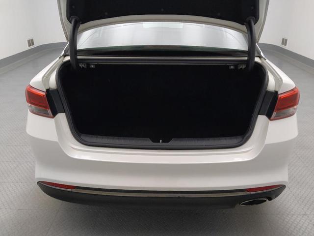 Photo of 2016 Snow White Pearl Kia Optima