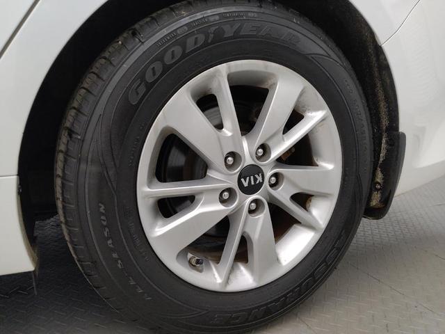 Photo of 2016 Snow White Pearl Kia Optima