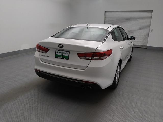 Photo of 2016 Snow White Pearl Kia Optima
