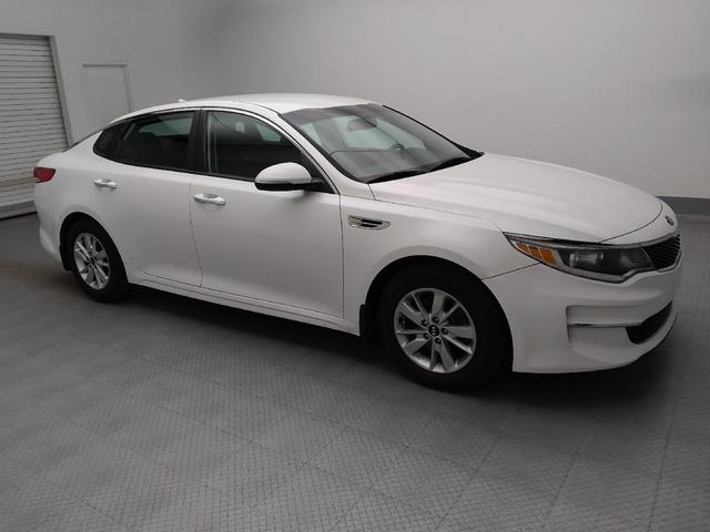 Photo of 2016 Snow White Pearl Kia Optima
