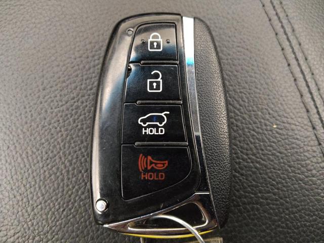 Photo of 2017 Mineral Gray Hyundai Santa Fe Sport
