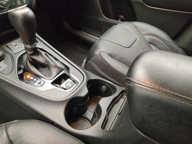Photo of 2021 Diamond Black Crystal Pearlcoat Jeep Cherokee