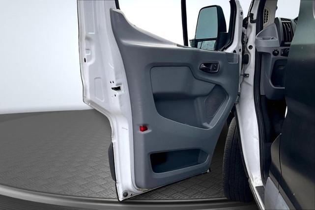 Photo of 2016 Oxford White Ford Transit-250
