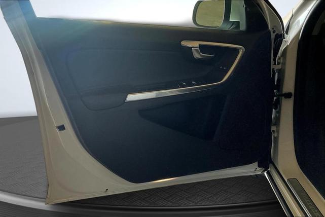 Photo of 2018 White Volvo S60 Inscription
