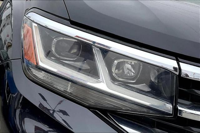 Photo of 2020 Deep Black Pearl Effect Volkswagen Atlas Cross Sport