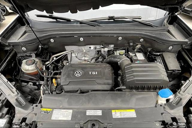 Photo of 2020 Deep Black Pearl Effect Volkswagen Atlas Cross Sport