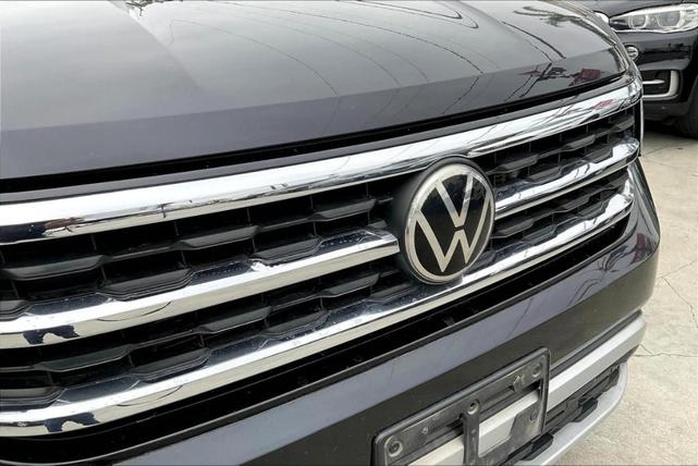 Photo of 2020 Deep Black Pearl Effect Volkswagen Atlas Cross Sport