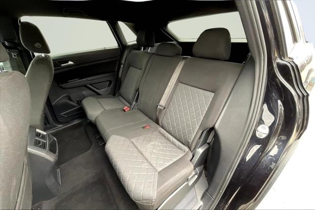 Photo of 2020 Deep Black Pearl Effect Volkswagen Atlas Cross Sport