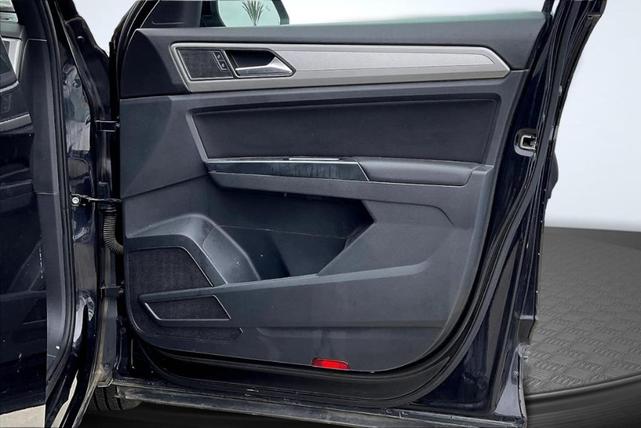 Photo of 2020 Deep Black Pearl Effect Volkswagen Atlas Cross Sport