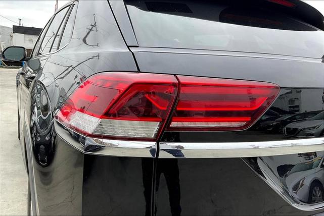 Photo of 2020 Deep Black Pearl Effect Volkswagen Atlas Cross Sport