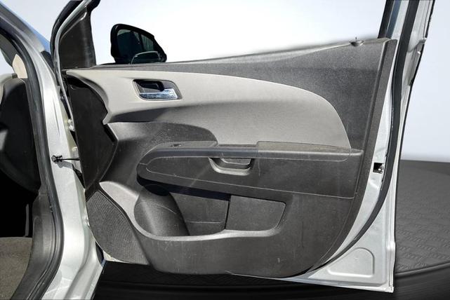 Photo of 2017 Silver Ice Metallic Chevrolet Sonic