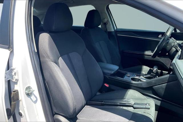 Photo of 2022 Glacial White Pearl Kia K5