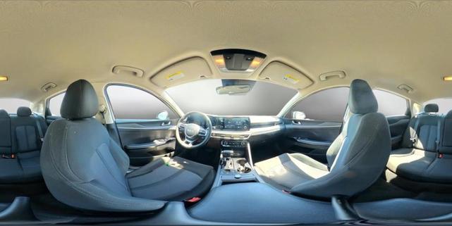 Photo of 2022 Glacial White Pearl Kia K5