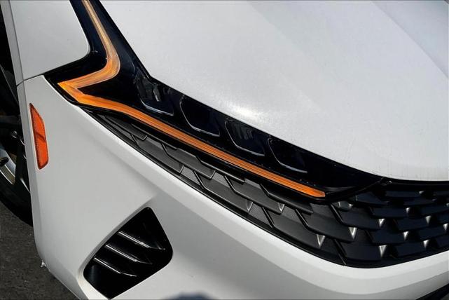 Photo of 2022 Glacial White Pearl Kia K5