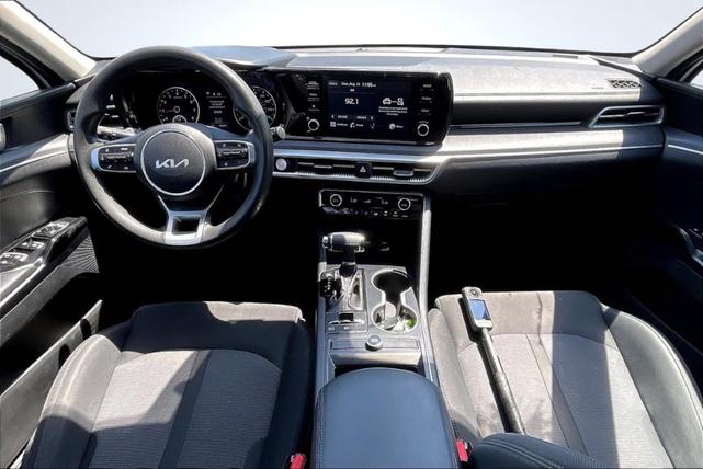 Photo of 2022 Glacial White Pearl Kia K5