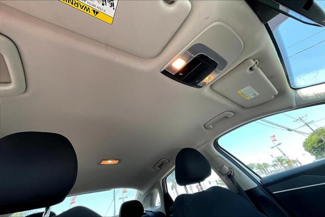 Photo of 2022 Glacial White Pearl Kia K5