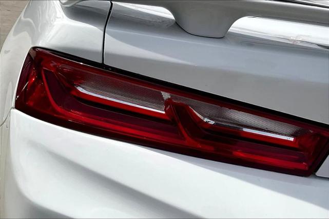 Photo of 2018 Summit White Chevrolet Camaro