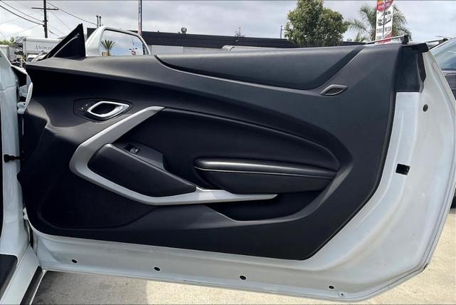 Photo of 2018 Summit White Chevrolet Camaro