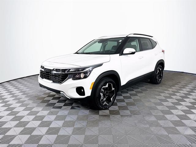 Photo of 2025 Snow White Pearl Kia Seltos