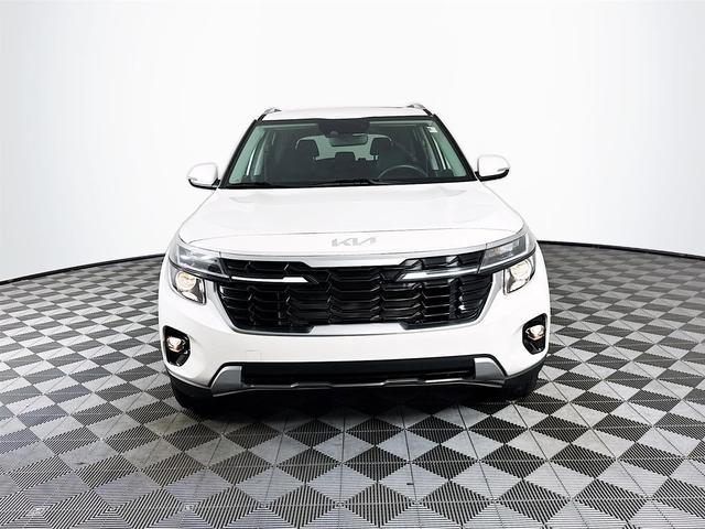 Photo of 2025 Snow White Pearl Kia Seltos