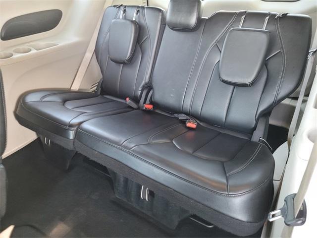 Photo of 2023 Bright White Clearcoat Chrysler Pacifica