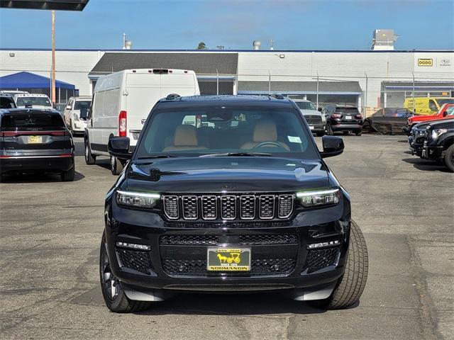 Photo of 2025 Diamond Black Jeep Grand Cherokee L