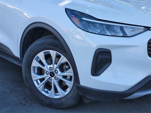 Photo of 2023 Oxford White Ford Escape