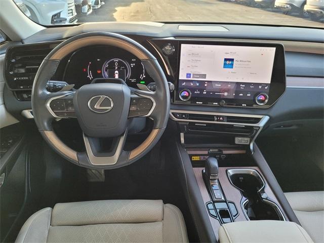 Photo of 2024 Mica Lexus RX 350h