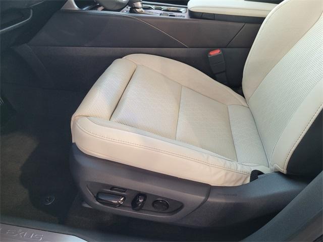 Photo of 2024 Mica Lexus RX 350h