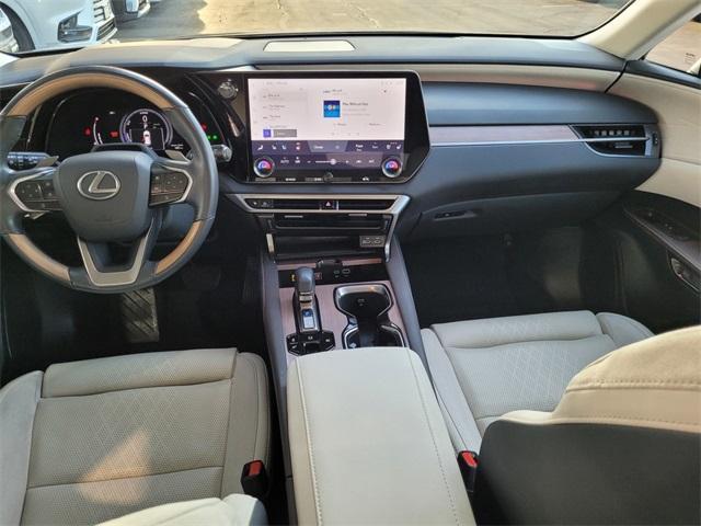 Photo of 2024 Mica Lexus RX 350h