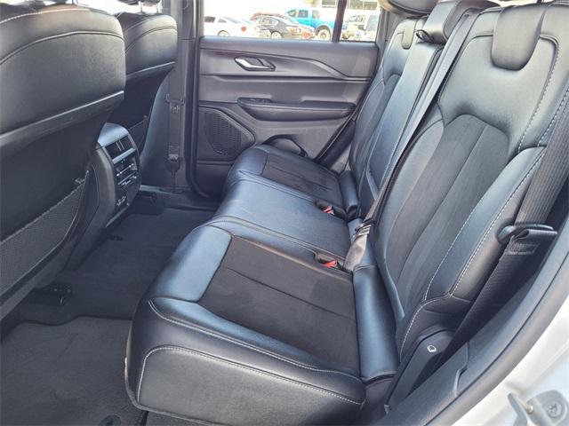 Photo of 2024 Bright White Clearcoat Jeep Grand Cherokee