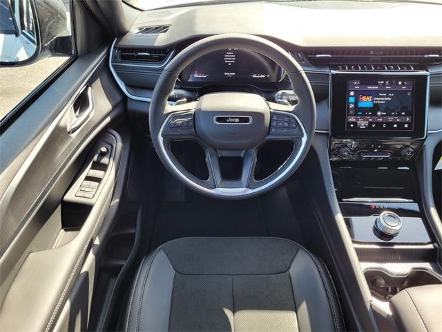 Photo of 2025 Bright White Clearcoat Jeep Grand Cherokee