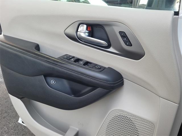 Photo of 2023 Bright White Clearcoat Chrysler Pacifica Hybrid