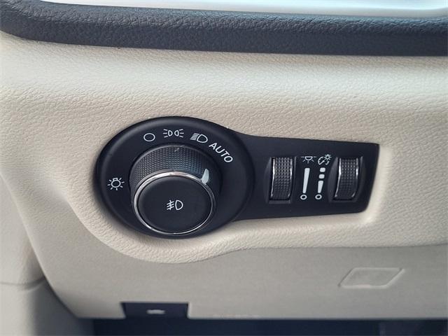 Photo of 2023 Bright White Clearcoat Chrysler Pacifica Hybrid