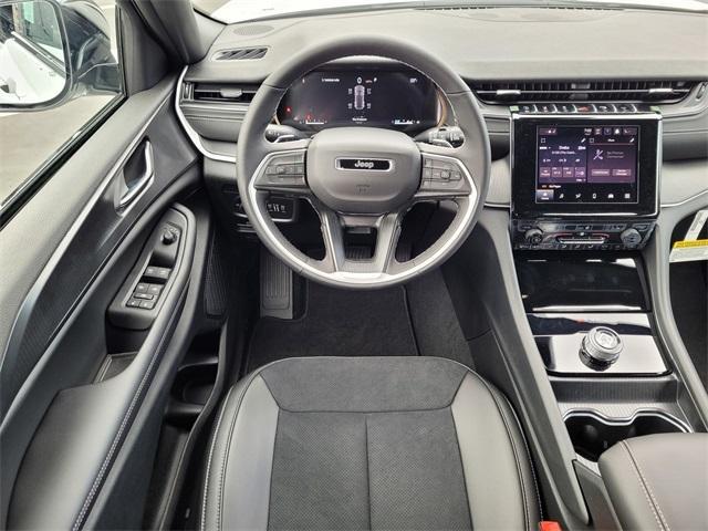 Photo of 2025 Bright White Clearcoat Jeep Grand Cherokee