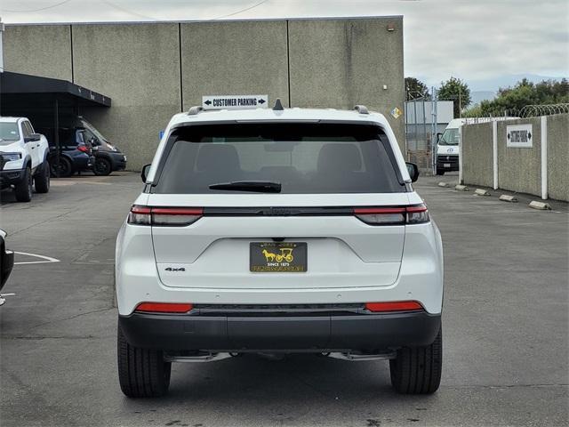 Photo of 2025 Bright White Clearcoat Jeep Grand Cherokee