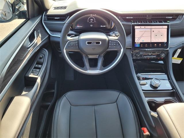 Photo of 2025 Metallic Jeep Grand Cherokee