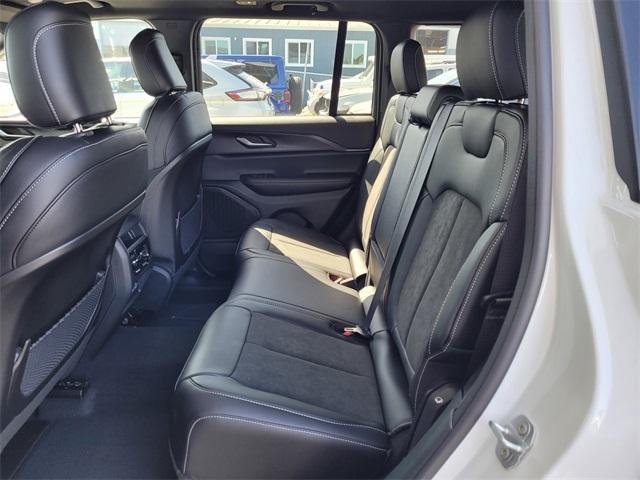 Photo of 2025 Bright White Clearcoat Jeep Grand Cherokee