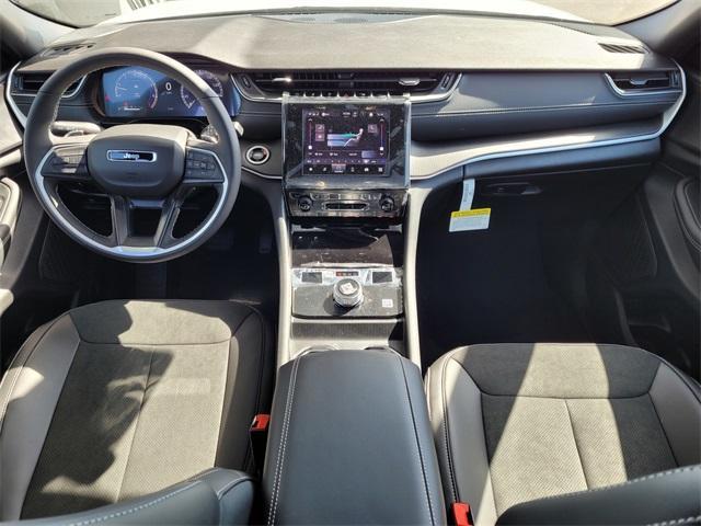 Photo of 2025 Bright White Clearcoat Jeep Grand Cherokee