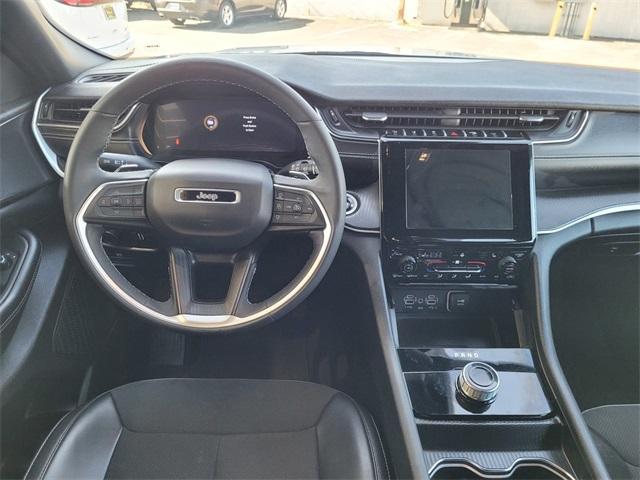 Photo of 2024 Bright White Clearcoat Jeep Grand Cherokee L
