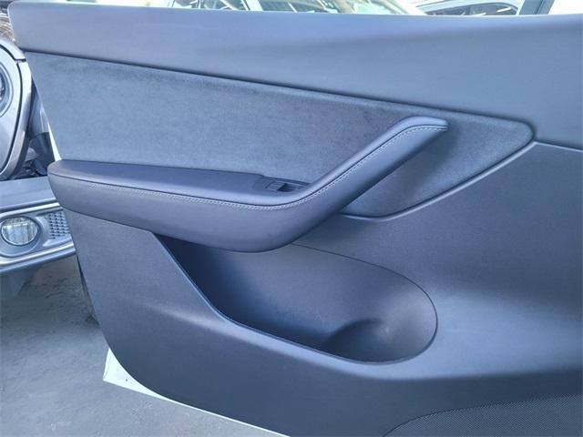 Photo of 2022 Pearl White Tesla Model Y